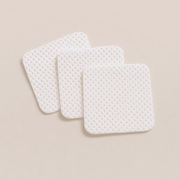 Mini Toallitas para Manicura | 300 Uds sin Pelusa Mini toallitas blancas sin pelusa apiladas, ideales para manicura y tratamientos de uñas.