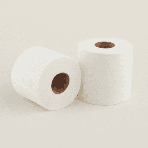 Dos rollos de papel secamanos blancos de gran formato sobre fondo blanco, ideales para uso profesional.