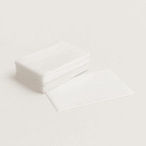 Este pack de 100 unidades está pensado para centros de estética, spas o profesionales de la belleza que buscan una solución higiénica, cómoda y eficiente para sus sesiones de cuidado podal. Fabricadas en plástico transparente resistente , estas bolsas permiten retener la temperatura tras la aplicación del producto, favoreciendo la transpiración controlada y potenciando los efectos del tratamiento.