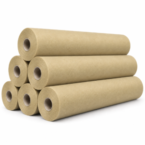 Pack de 6 rollos de papel camilla de polipropileno beige, tumbados y apilados sobre fondo blanco