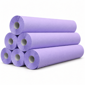 Pack de 6 rollos de papel camilla lila, tumbados y apilados sobre fondo blanco