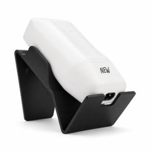 Calentador roll-on blanco con termostato sobre soporte negro