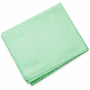 Sábana desechable para camilla verde claro de 30 g, doblada sobre fondo blanco