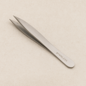 Pinza de depilar inox de 9 cm con punta recta y precisa