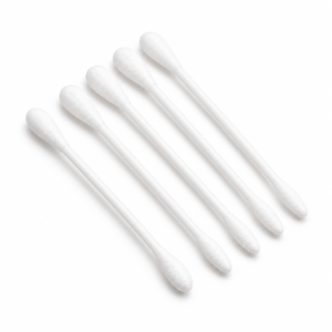 Bastoncillos blancos de algodón para uso cosmético